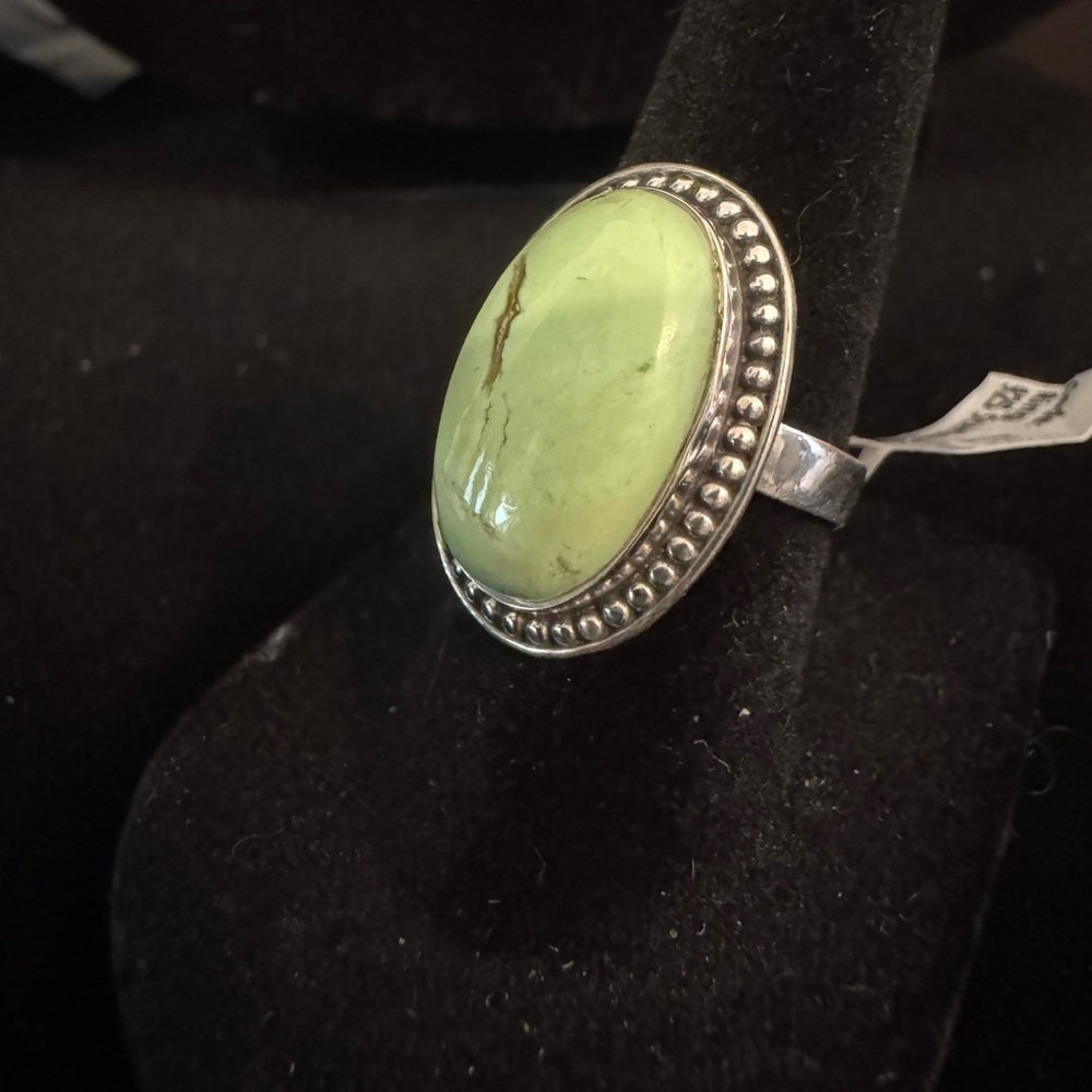 Elegant sterling Silver and genuine Green chrysophrase Stone Ring - Picture 3 of 6